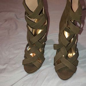 Olive green heals